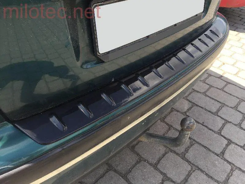 kat.č. 328 04 - Práh pátých dveří s výstupky, černá metalíza, Fabia I. Combi/Sedan 2000-2007