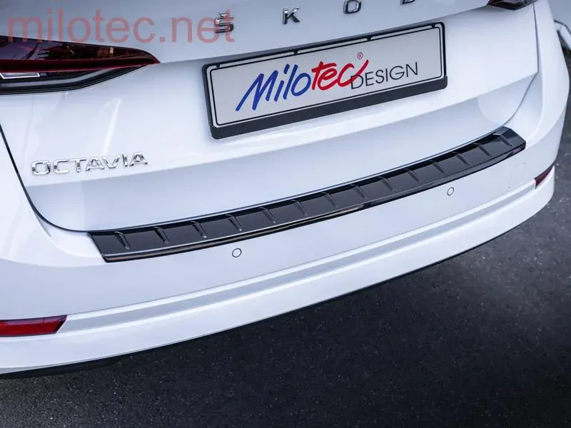 kat.č. 4 657 04 - Práh pátých dveří s výstupky, černý lesklý "klavírlak", Škoda Octavia IV. Combi / Combi RS, od r.v. 2019