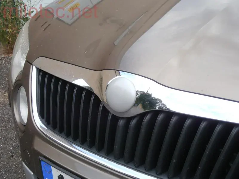 kat.č. 464 15 - Kryt emblému - přední, stříbrný matný, Superb I, Octavia II, Roomster, Fabia II, Yeti