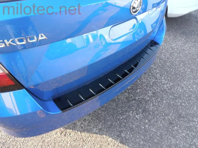 kat.č. 3 596 04 - Práh pátých dveří s výstupky, černý lesklý "klavírlak", Fabia III. Combi 2014-2018 / Fabia III. Combi Facelift od r.v. 09/2018 / Fabia III. Scout