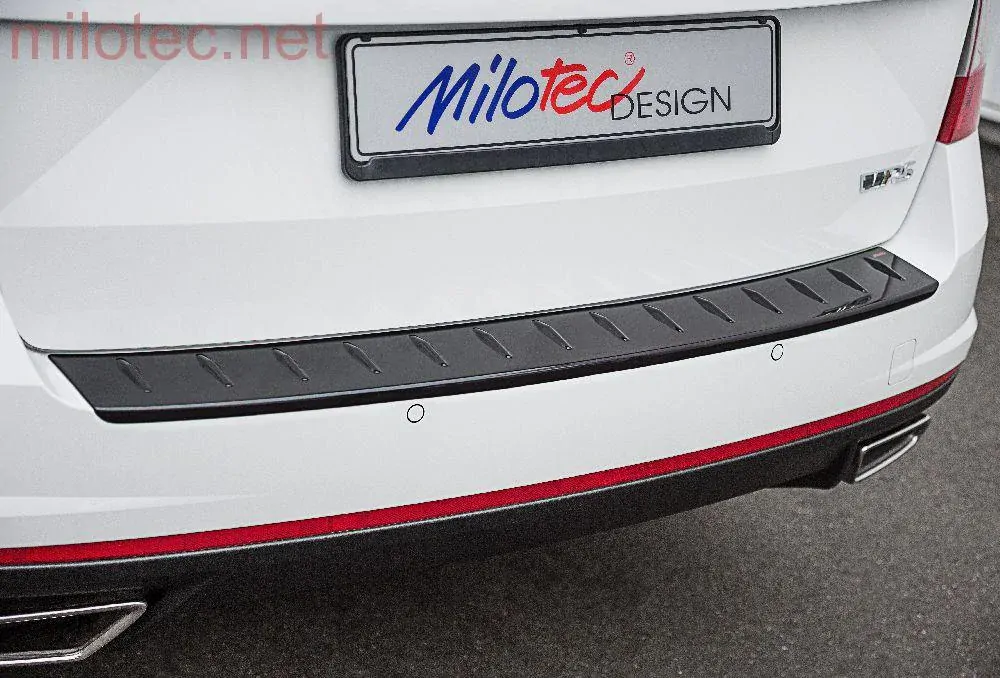 kat.č. 3 660 04 - Práh pátých dveří s výstupky (s hranou), černý lesklý "klavírlak", Škoda Octavia III.RS Combi, r.v. 2013 / 2017