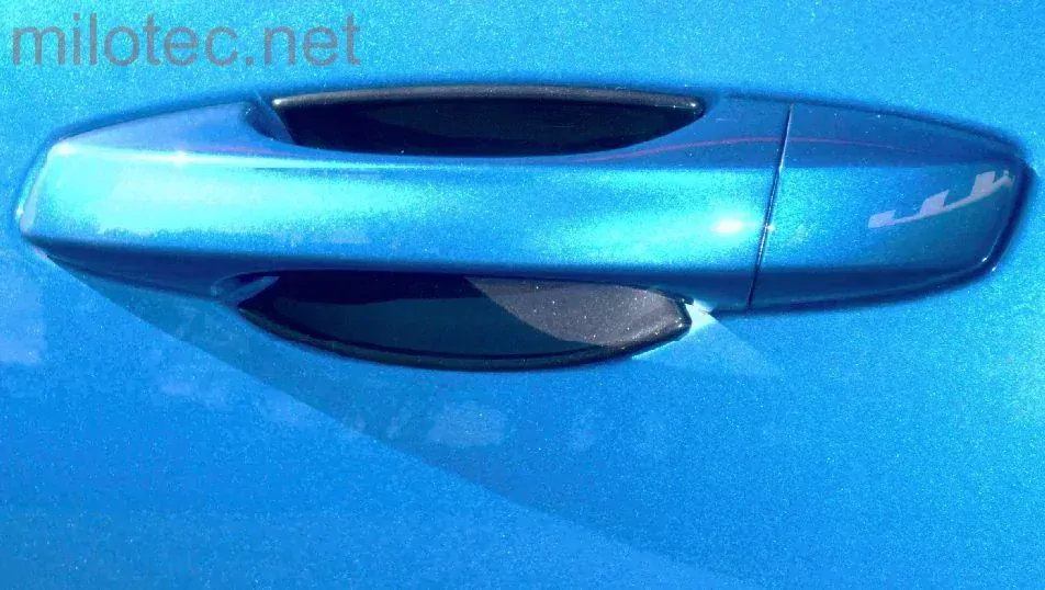 kat.č. 3 255 04 - Kryty pod kliky, černý lesklý "klavírlak", Octavia III. / Superb III. / Fabia III. / Kodiaq / Karoq / Scala / Kamiq