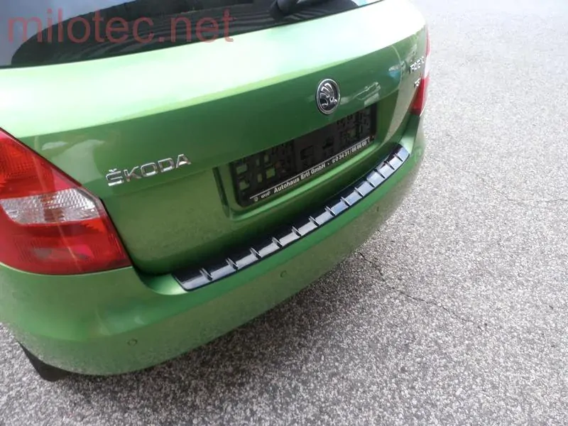 kat.č. 397 04 - Práh pátých dveří s výstupky, černá metalíza, Fabia II. Limousine / RS Limousine 2007-2014