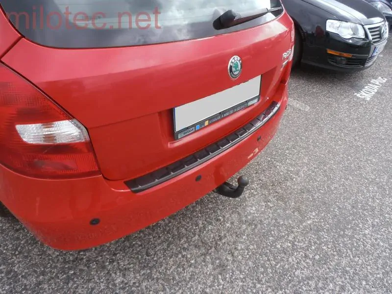kat.č. 398 04 - Práh pátých dveří s výstupky, černá metalíza, Fabia II. Combi / RS Combi 2008-2014