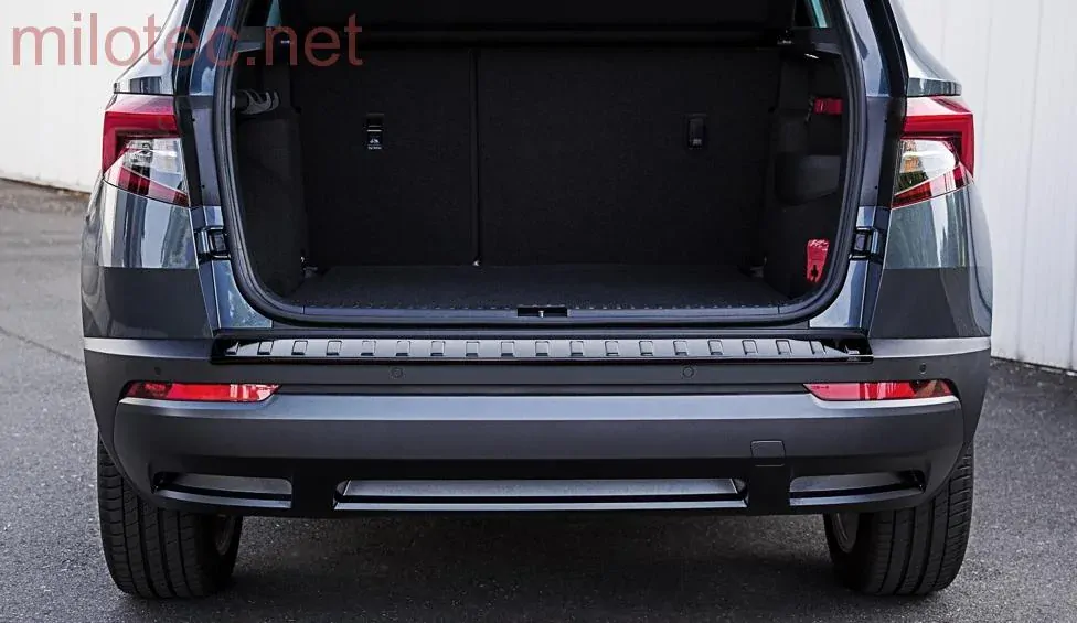 kat.č. 2 857 04 - Práh pátých dveří - černý lesklý "klavírlak", Karoq 2017-2021 / Karoq Facelift 11/2021 –›