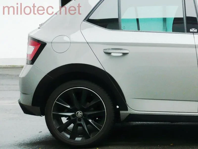kat.č. 3 359 04 - Lemy blatníků,Fabia III. Combi 2014-2018 / Fabia III. Facelift Combi od r.v. 09/2018 –›