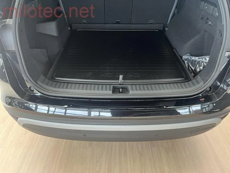 kat.č. 2 956 04 - Práh pátých dveří - černý lesklý „klavírlak“, Kodiaq II. 01/2024 –›
