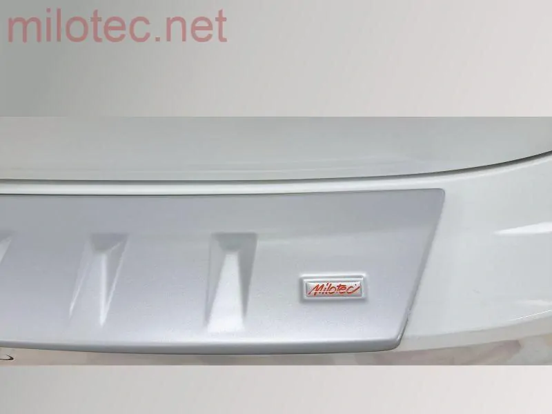 kat.č. 4 444 15 - Práh pátých dveří - stříbrný matný, Superb IV. Combi