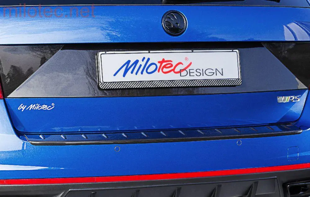 kat.č. 3 660 04 - Práh pátých dveří s výstupky (s hranou), černý lesklý "klavírlak", Škoda Octavia III.RS Combi, r.v. 2013 / 2017