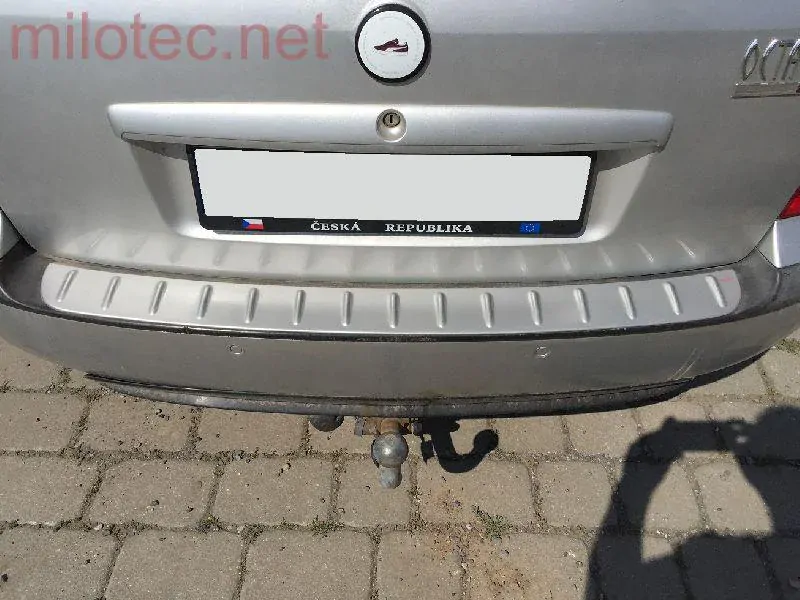 kat.č. 328 15 - Práh pátých dveří s výstupky, stříbrný matný, Fabia I. Combi/Sedan 2000-2007