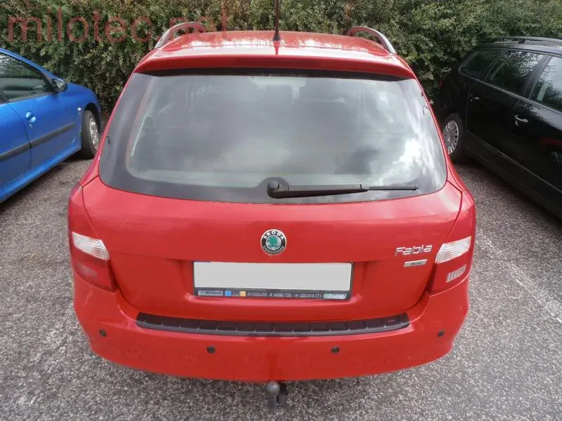 kat.č. 398 04 - Práh pátých dveří s výstupky, černá metalíza, Fabia II. Combi / RS Combi 2008-2014