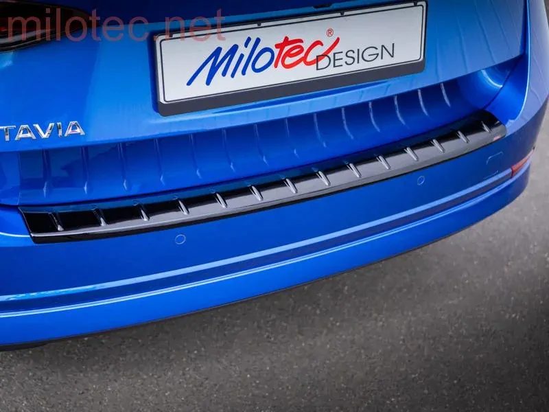 kat.č. 4 657 04 - Práh pátých dveří s výstupky, černý lesklý "klavírlak", Škoda Octavia IV. Combi / Combi RS, od r.v. 2019