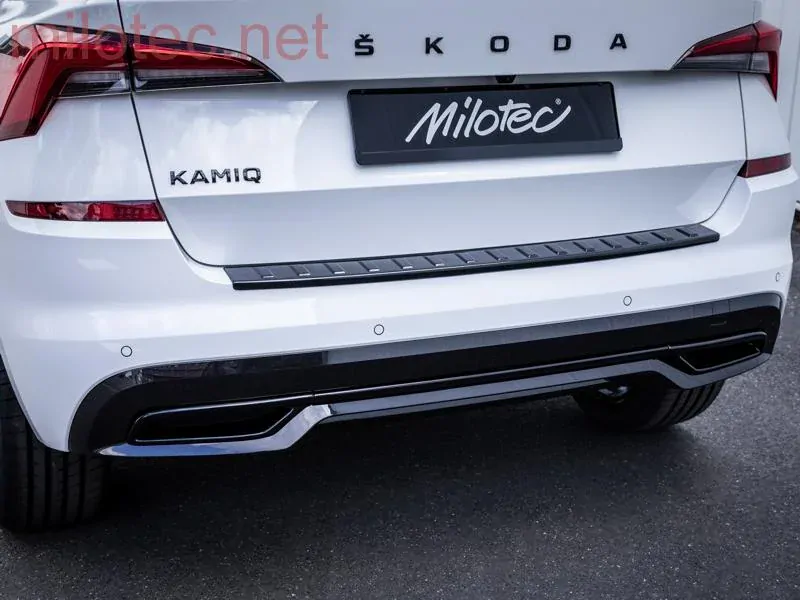 kat.č. 10 061 04 - Dummy – koncovky výfuku s dekor lištou nárazníku, černý lesklý "klavírlak", Kamiq od r.v. 2019