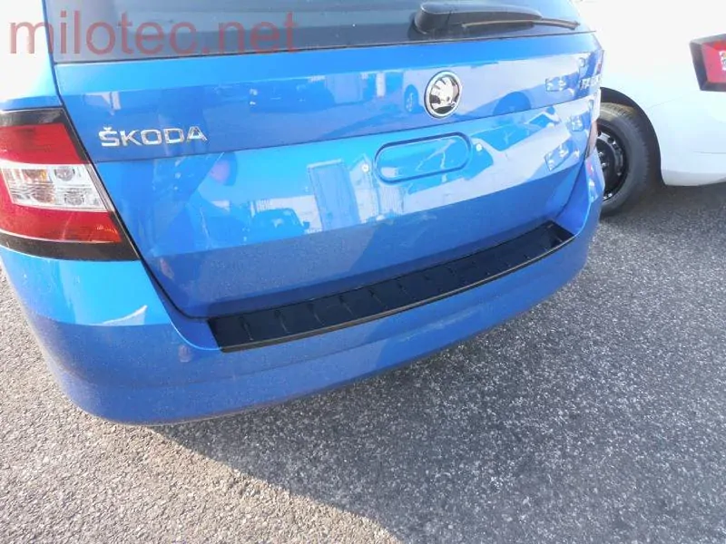 kat.č. 3 596 04 - Práh pátých dveří s výstupky, černý lesklý "klavírlak", Fabia III. Combi 2014-2018 / Fabia III. Combi Facelift od r.v. 09/2018 / Fabia III. Scout