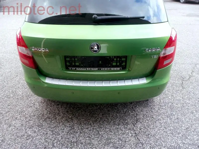 kat.č. 397 15 - Práh pátých dveří s výstupky, stříbrný matný, Fabia II. Limousine / RS Limousine 2007-2014