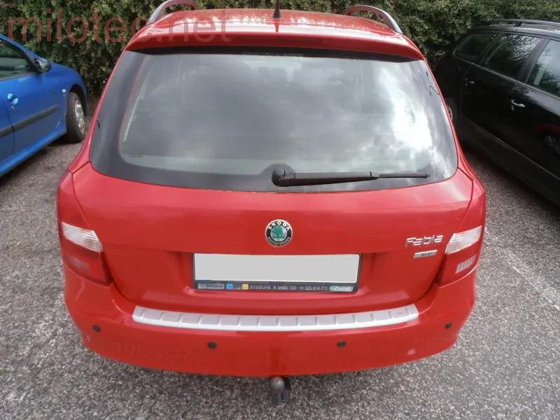 kat.č. 398 15 - Práh pátých dveří s výstupky, stříbrný matný, Fabia II. Combi / RS Combi 2008-2014