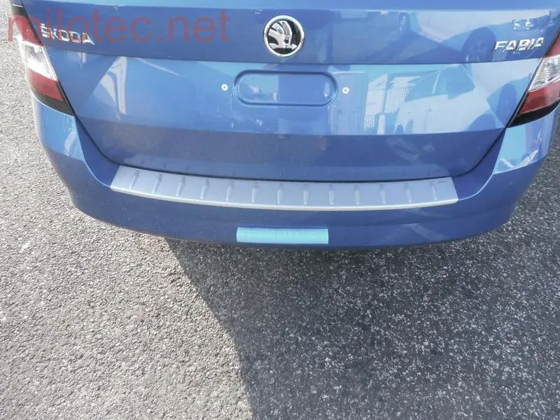 kat.č. 3 596 15 - Práh pátých dveří s výstupky, stříbrný matný, Fabia III. Combi 2014-2018 / Fabia III. Combi Facelift od r.v. 09/2018 / Fabia III. Scout