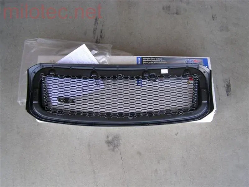 kat.č. 303 04 - Sportovní maska s černou mřížkou, Fabia I. Lim./Combi/RS 2000-2007