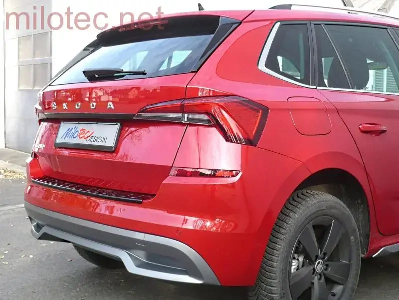 kat.č. 10 057 04 - Práh pátých dveří - černý lesklý "klavírlak", Kamiq 2019-10/2023