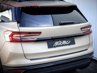 kat.č. 2 958 04 - Lišta nad zadní SPZ, černý lesklý "klavírlak", Kodiaq II., 2024 –›