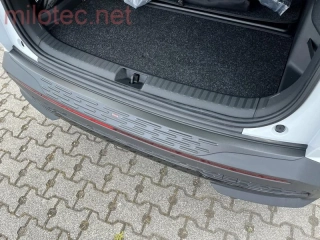 kat.č. 12 057 04 R - Práh pátých dveří s výstupky, černý rastr, Škoda Elroq 2025 –›