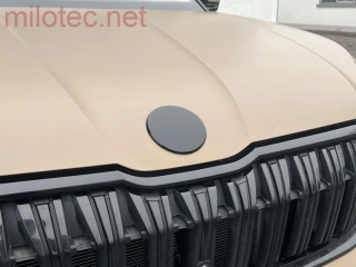 kat.č. 2 965 04 - Kryt emblému - přední, černý lesklý "klavírlak" , Kodiaq II. 